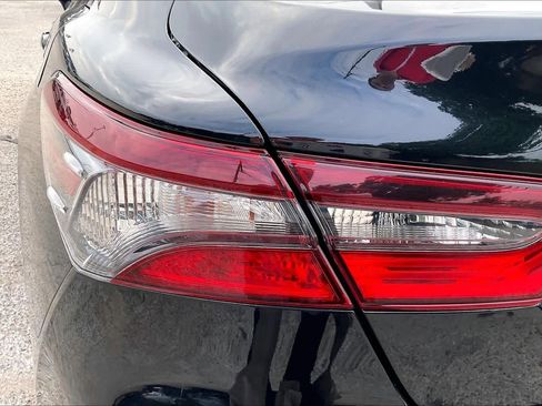 Used 2022 Toyota Camry LE FWD image 28