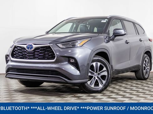 Used 2023 Toyota Highlander XLE image 2