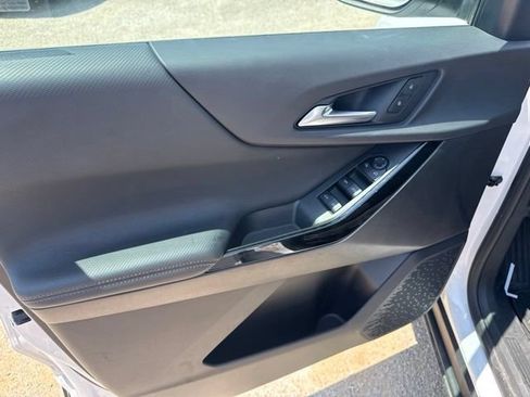 Used 2025 Chevrolet Equinox LT FWD image 9