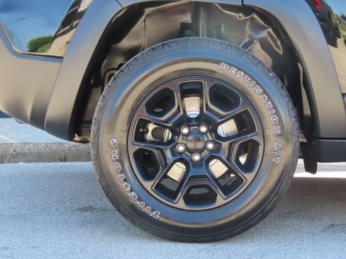 Used 2021 Jeep Cherokee Trailhawk w/ Trailer Tow Group AWD/4WD image 18