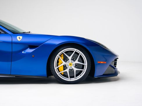 Used 2016 Ferrari F12 Berlinetta RWD image 19