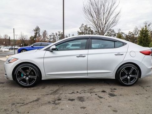 Used 2017 Hyundai Elantra SE image 9