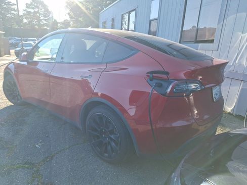 Used 2020 Tesla Model Y Long Range image 4