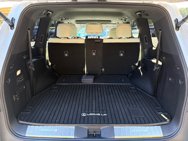 Used 2024 Lexus LX 600 4WD w/ Luxury Package image 20