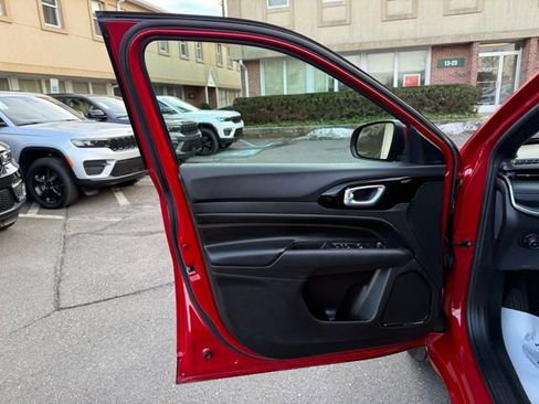 Used 2022 Jeep Compass Limited image 25