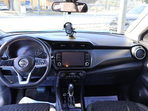Used 2021 Nissan Kicks SV image 16