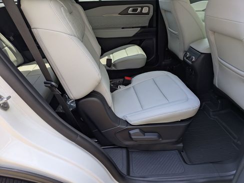 New 2026 Ford Explorer Platinum image 38