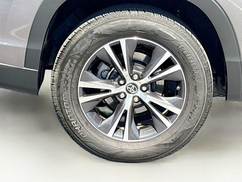 Used 2019 Toyota Highlander Plus FWD image 33