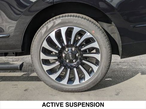 Used 2024 Lincoln Navigator Reserve image 9