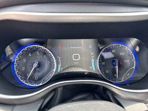 Used 2025 Chrysler Pacifica Select FWD image 27