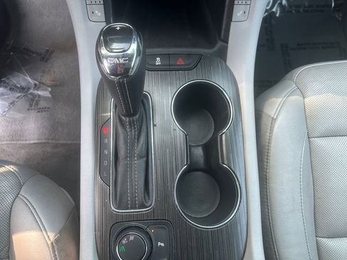 Used 2018 GMC Acadia SLT FWD image 11