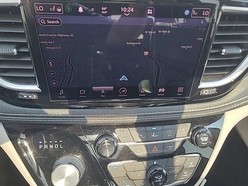 Used 2022 Chrysler Pacifica Limited FWD image 15