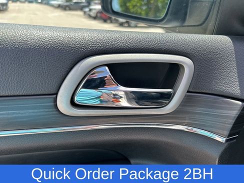 Used 2022 Jeep Grand Cherokee Limited image 12