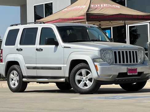 Used 2010 Jeep Liberty Sport w/ Popular Equipment Group AWD/4WD image 2