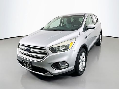 Used 2019 Ford Escape SE image 3