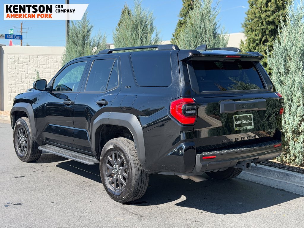 Used 2025 Toyota 4Runner SR5 AWD/4WD image 5