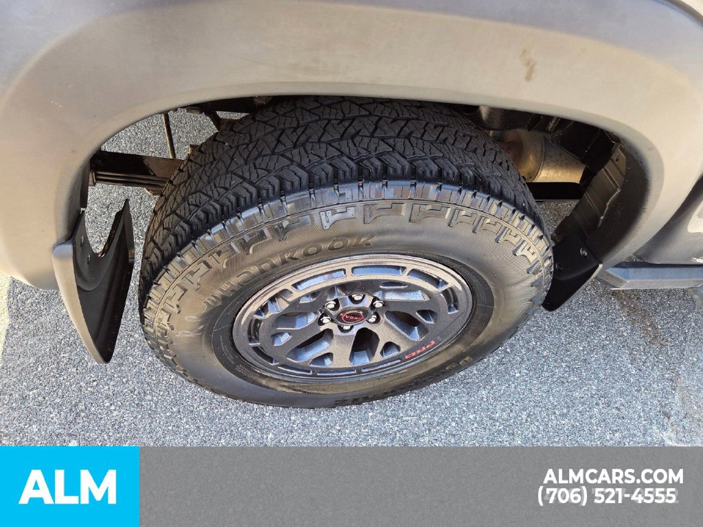 Used 2025 Nissan Frontier PRO-4X AWD/4WD image 11