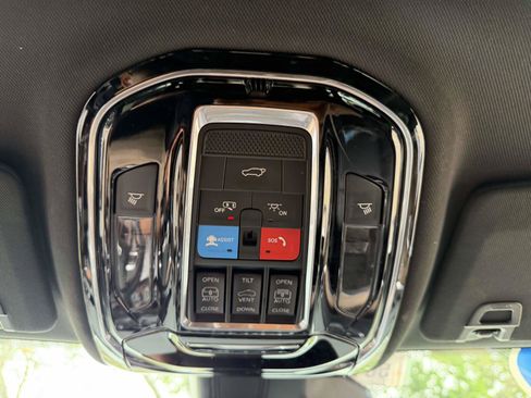 Used 2023 Jeep Grand Cherokee L Summit w/ Advanced Protech Group IV AWD/4WD image 30