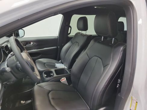 New 2026 Chrysler Voyager LX image 12