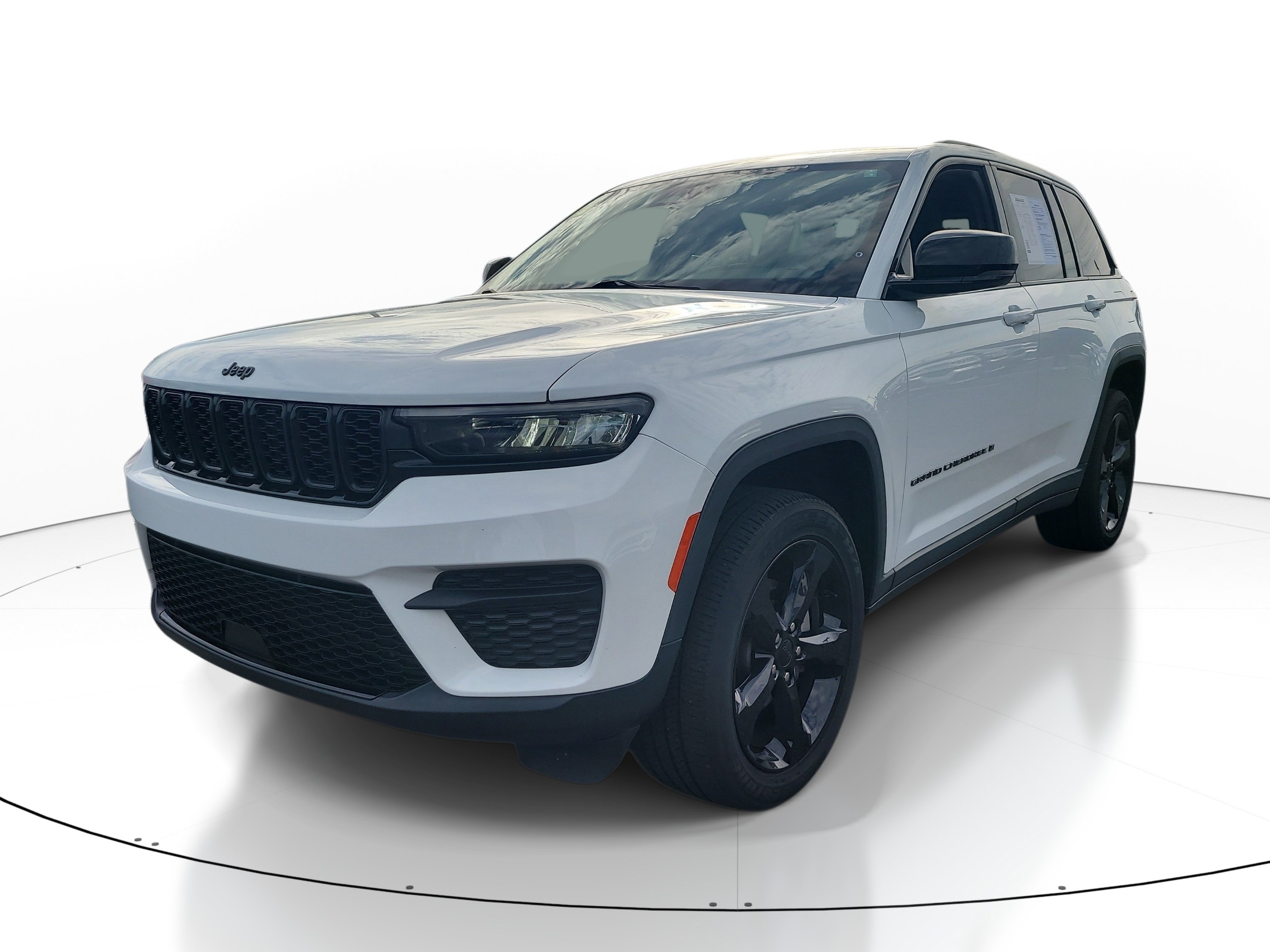 Used 2022 Jeep Grand Cherokee Altitude AWD/4WD image 3