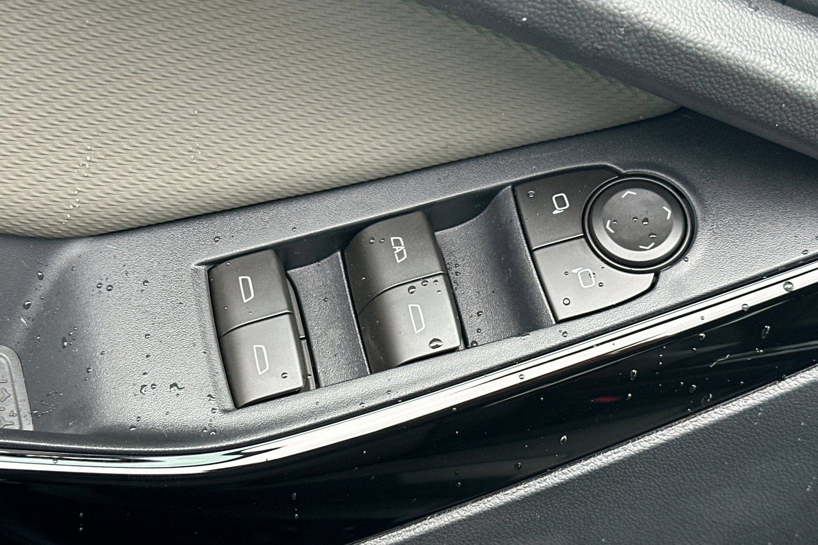 Used 2026 Chevrolet Equinox LT w/ Convenience Package II FWD image 12
