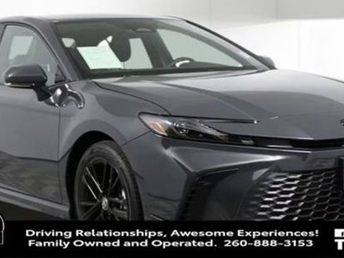 Used 2025 Toyota Camry SE image 6