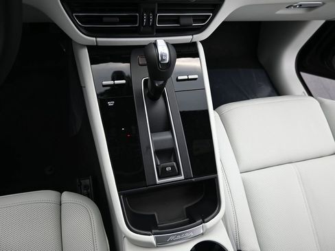 New 2026 Porsche Macan AWD/4WD image 27