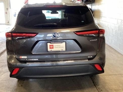 Used 2023 Toyota Highlander XLE image 12