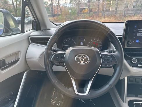 Certified 2024 Toyota Corolla Cross LE image 23