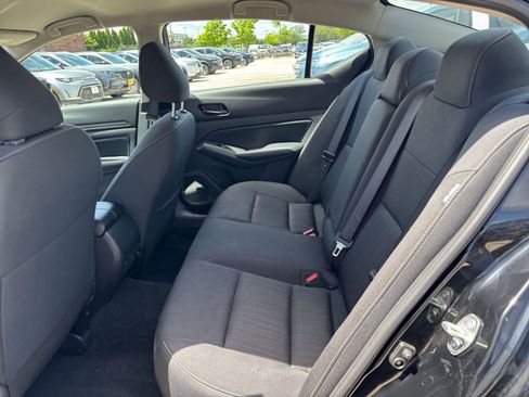Used 2025 Nissan Altima 2.5 SV FWD image 25