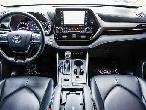 Used 2020 Toyota Highlander XLE image 10