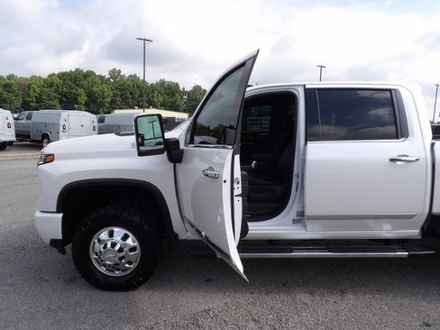 Used 2024 Chevrolet Silverado 3500 High Country w/ High Country Premium Package AWD/4WD image 13