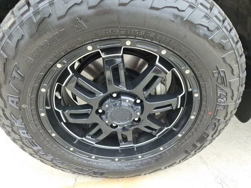 Used 2018 Toyota Tundra SR5 w/ SR5 Upgrade Package AWD/4WD image 5