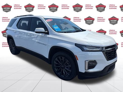 Used 2023 Chevrolet Traverse RS image 3