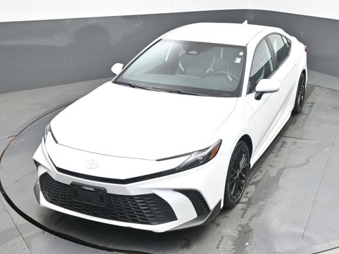 Used 2025 Toyota Camry SE FWD image 32