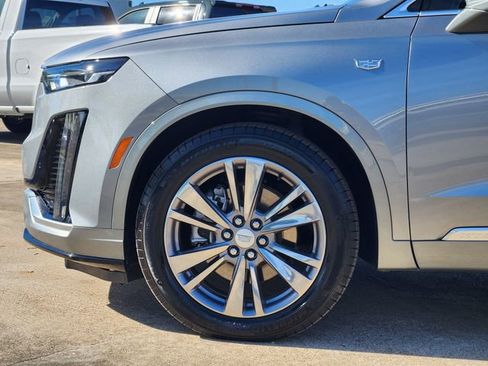 Used 2025 Cadillac XT6 Premium Luxury FWD image 8
