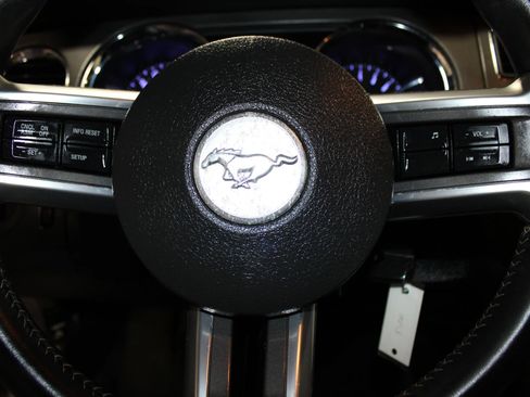 Used 2014 Ford Mustang Convertible RWD image 17