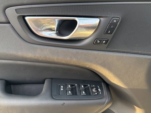 Used 2025 Volvo XC60 B5 Plus image 18