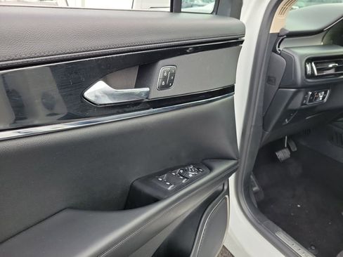 Certified 2023 Lincoln Nautilus AWD w/ Premium Package image 19