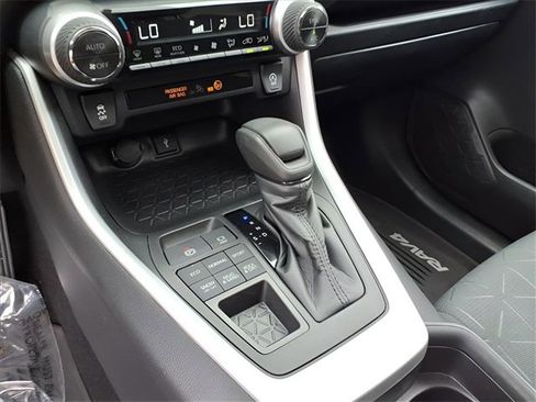 Used 2020 Toyota RAV4 XLE image 13