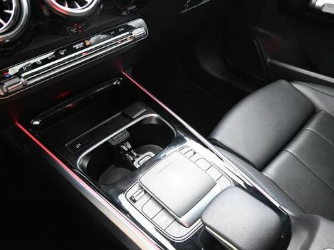 Used 2022 Mercedes-Benz GLB 250 image 9