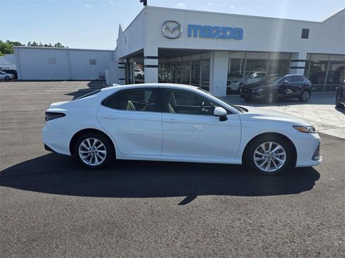 Used 2021 Toyota Camry LE image 2