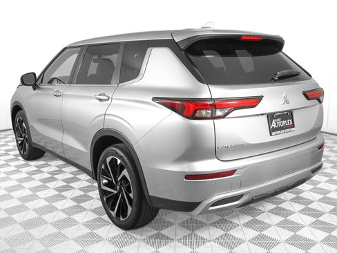Used 2023 Mitsubishi Outlander SE FWD image 7