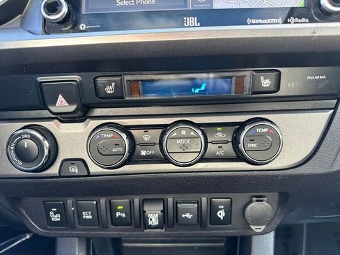 Used 2021 Toyota Tacoma TRD Sport image 33