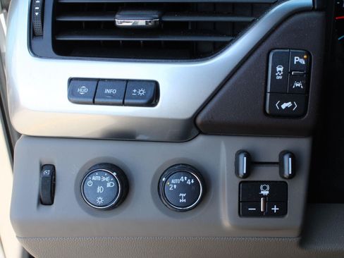 Used 2020 Chevrolet Tahoe Premier AWD/4WD image 9