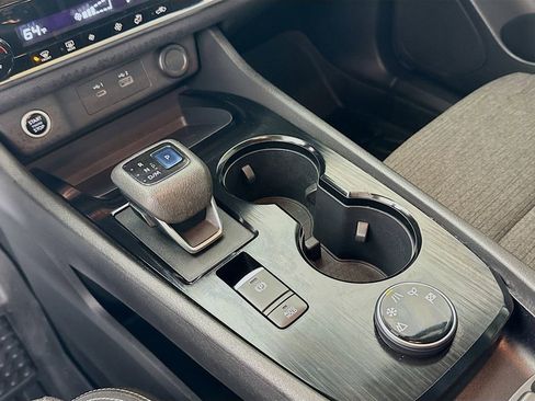 Used 2022 Nissan Rogue SV image 14