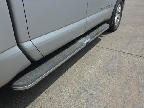 Used 2018 Nissan Titan SV AWD/4WD image 30