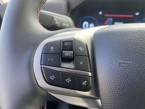 New 2025 Ford Explorer Active image 30