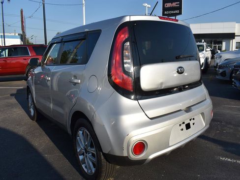 Used 2018 Kia Soul + image 10