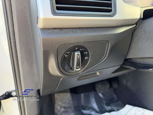 Used 2022 Volkswagen Atlas Cross Sport SE AWD/4WD image 32